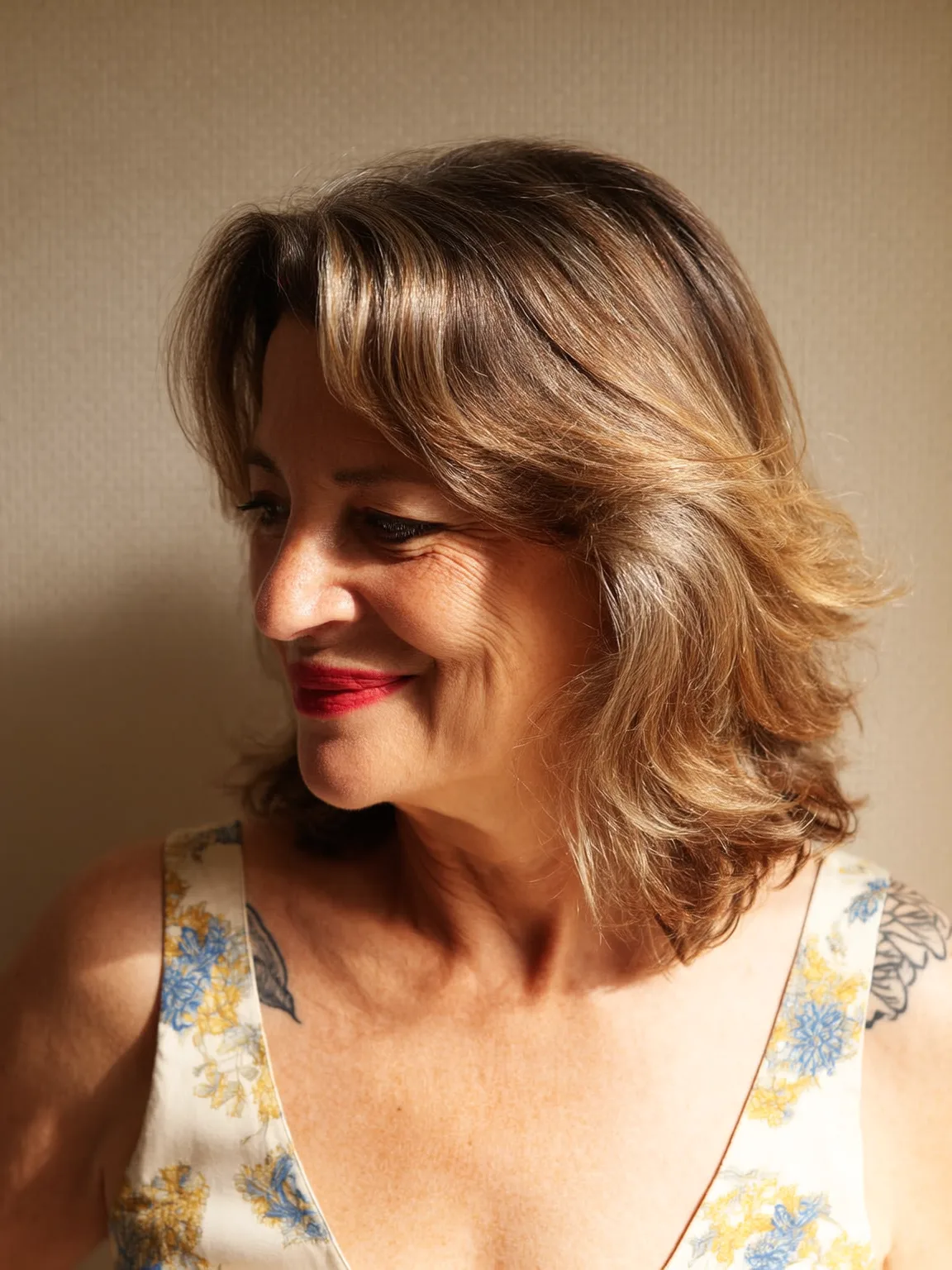 Layered Wavy Bob with Side-Swept Bangs and Subtle Highlights